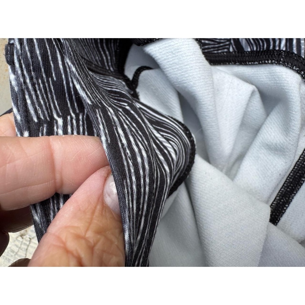 Under Armour Womens Leggings Size M/L Black White Geometric Ombre Activewear Gym - Picture 11 of 12